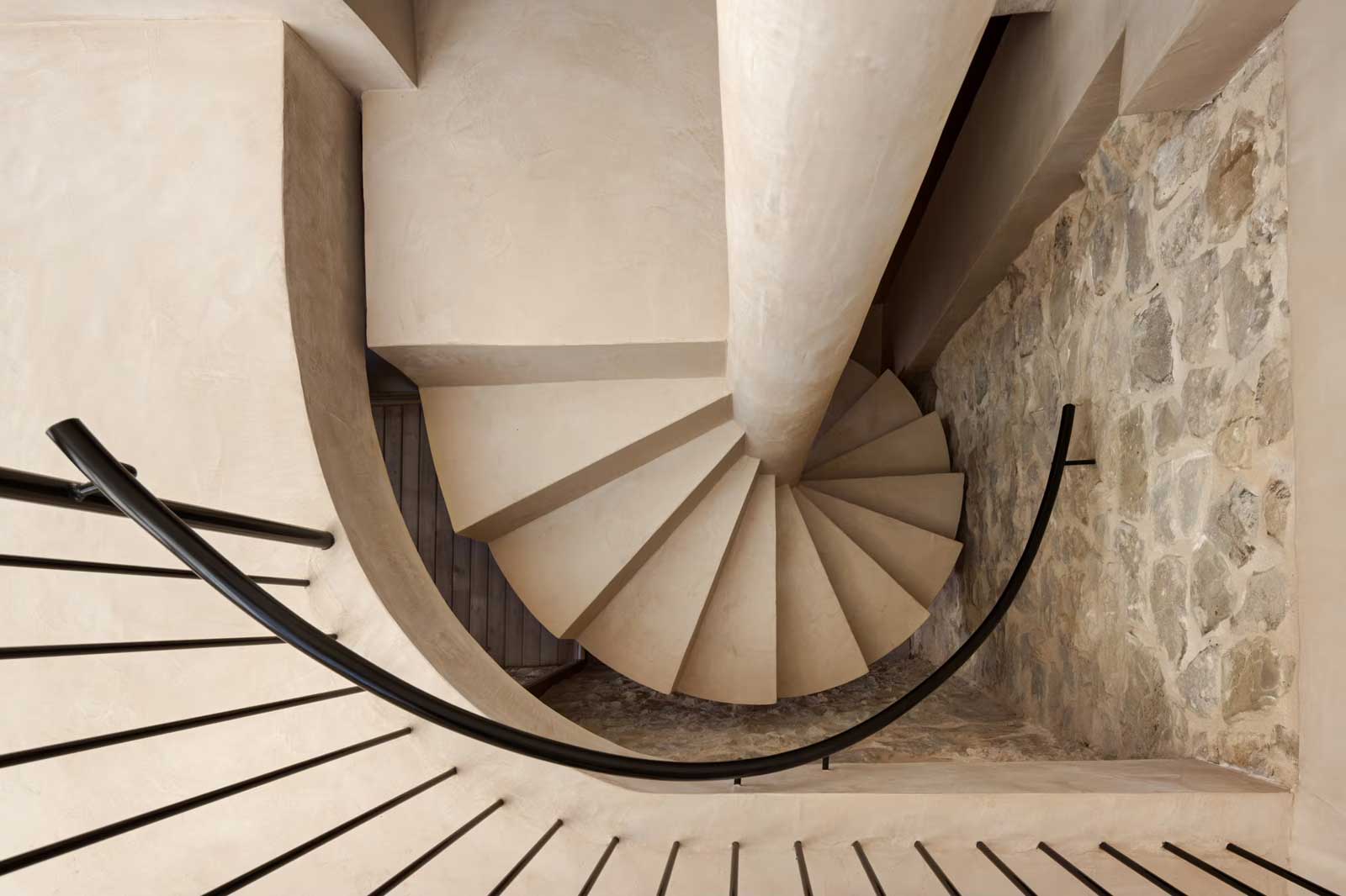D'idée brute à pièce maîtresse : ​comment MORTEX® et BEALSTONE® subliment les escaliers