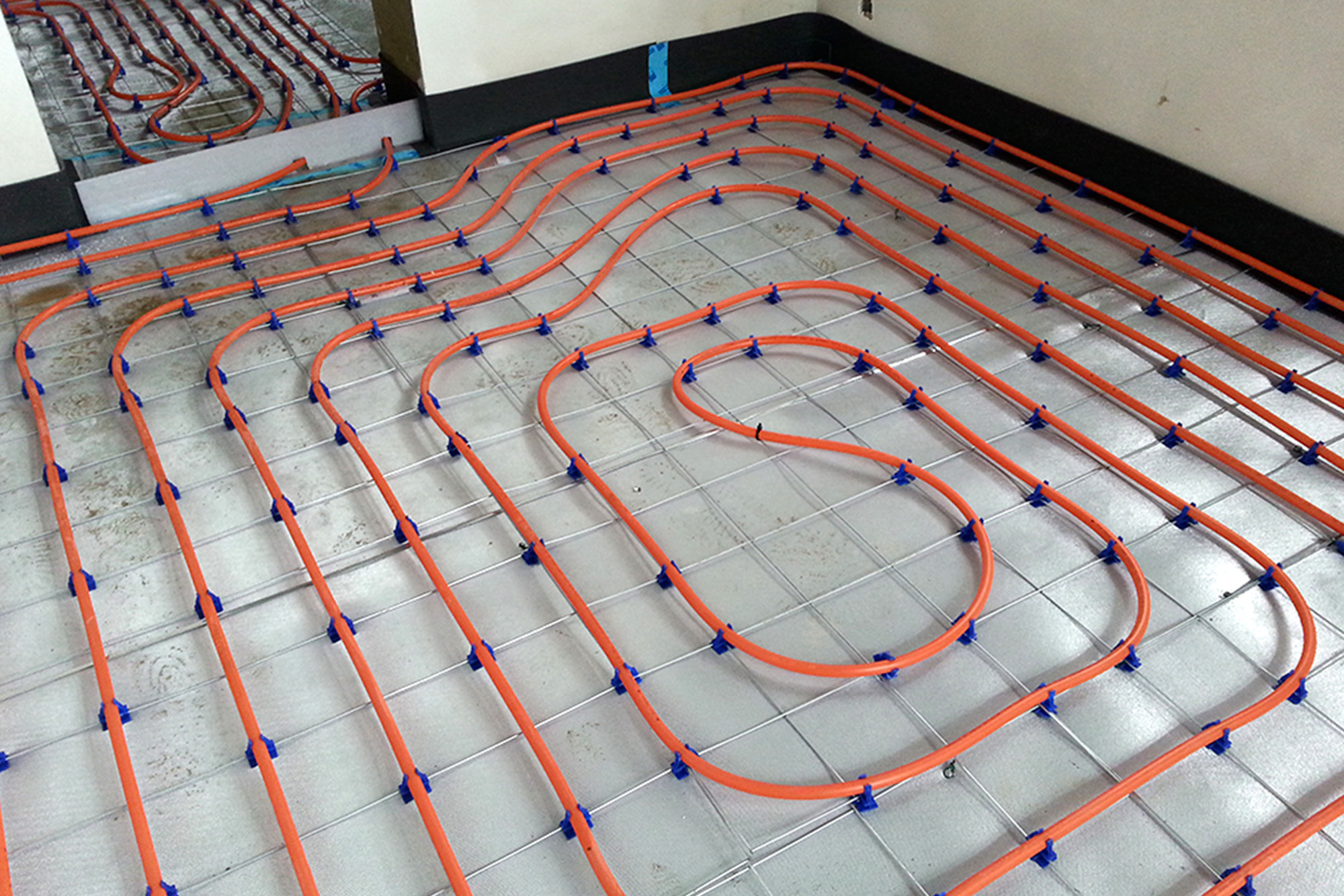 Chauffage sol et sous-couches acoustiques : une mise en œuvre qui demande de l’attention