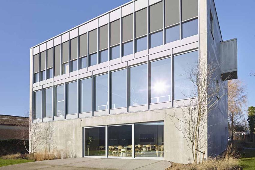Concept unique de façade vitrée à protection solaire intégrée pour les bureaux Hannibal