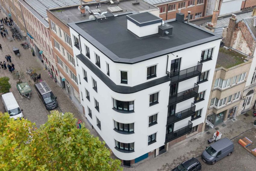 Deceuninck illustre comment des menuiseries extérieures innovantes en PVC s’imposent dans le paysage urbain bruxellois